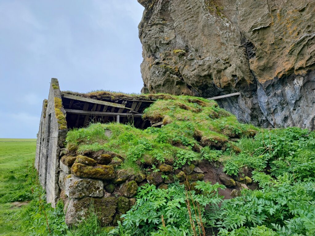 Island Tag 5 – Rútshellir, Drangurinn í Drangshlíð, Skógar Museum