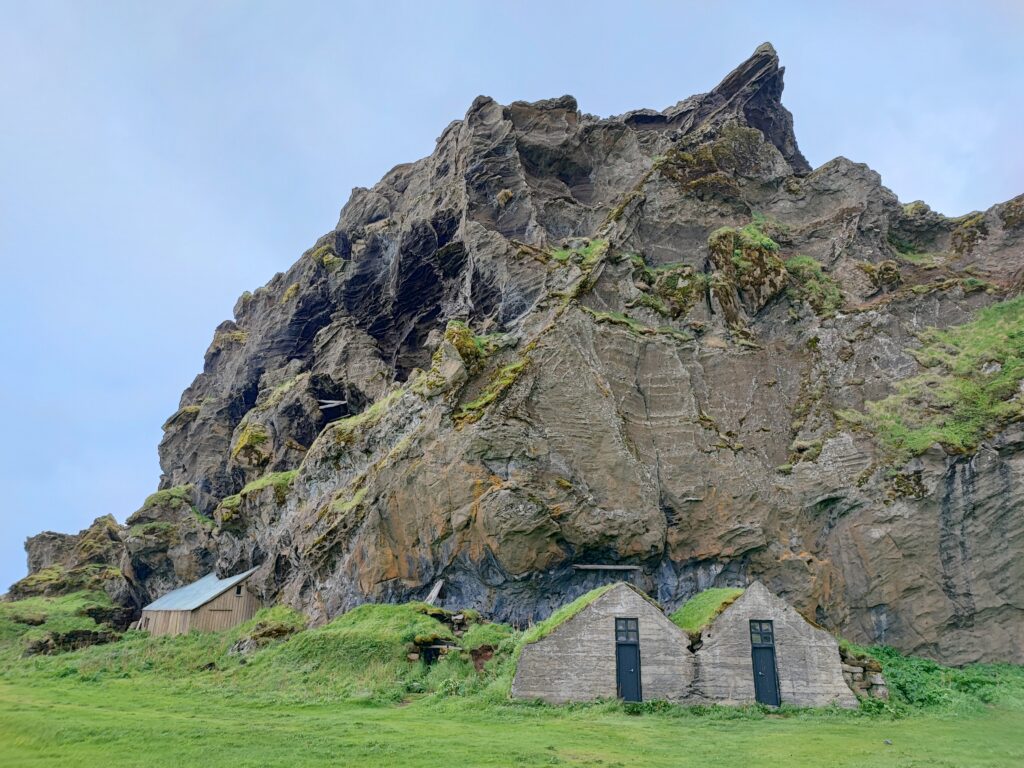 Island Tag 5 – Rútshellir, Drangurinn í Drangshlíð, Skógar Museum