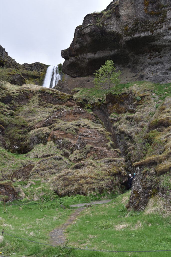 Island Tag 4 – Seljalandsfoss und Gljúfrabúi