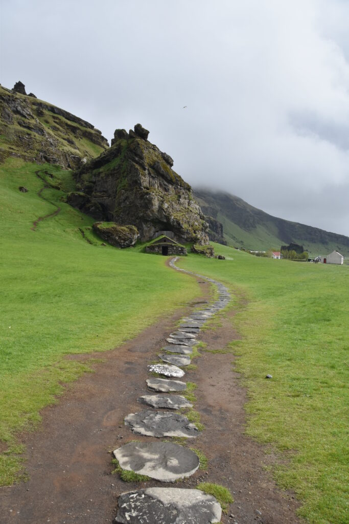 Island Tag 5 – Rútshellir, Drangurinn í Drangshlíð, Skógar Museum