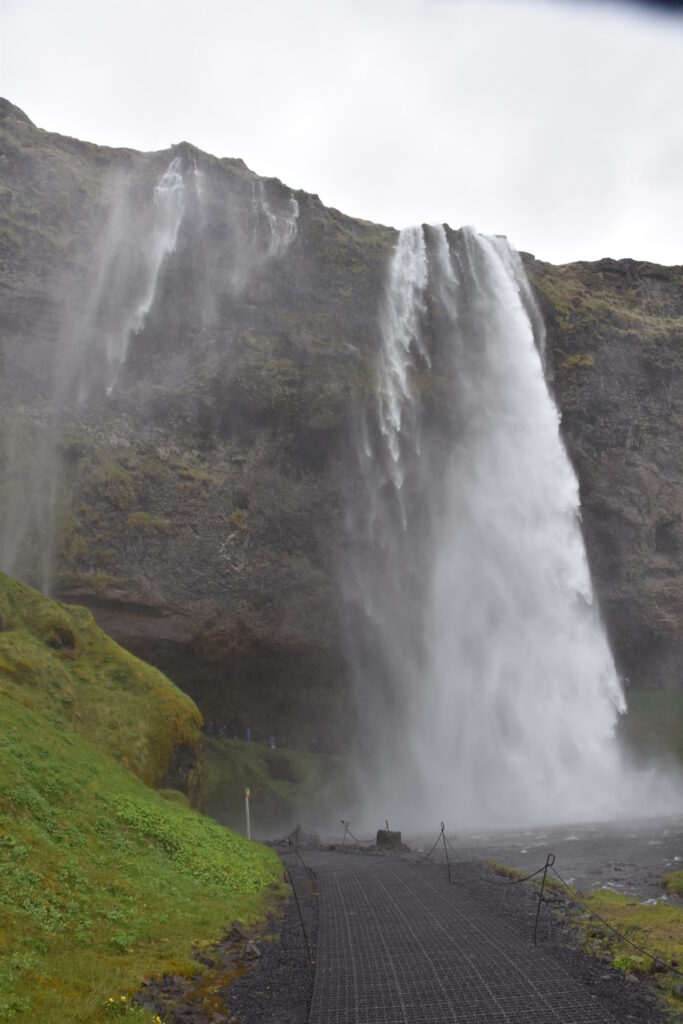 Island Tag 4 – Seljalandsfoss und Gljúfrabúi