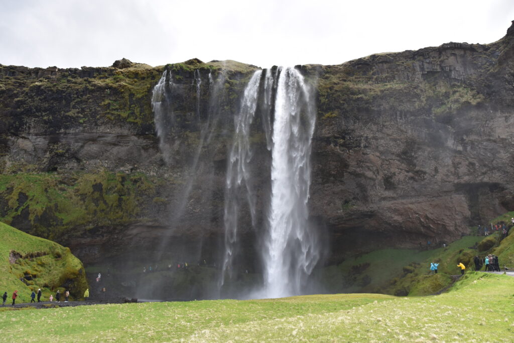 Island Tag 4 – Seljalandsfoss und Gljúfrabúi