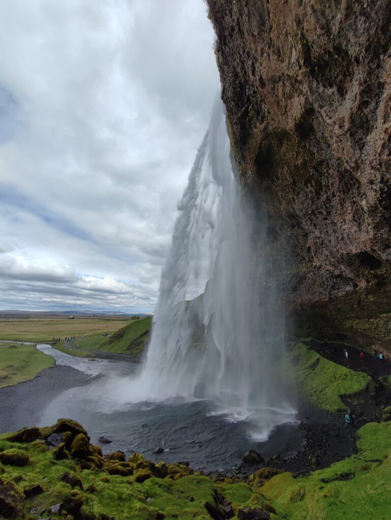 Island Tag 4 – Seljalandsfoss und Gljúfrabúi