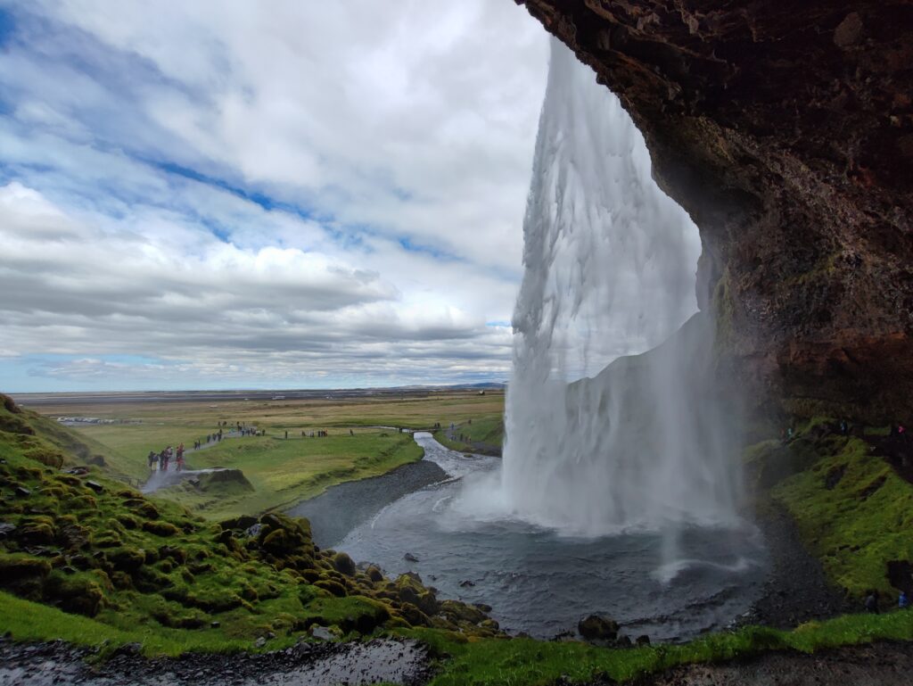 Island Tag 4 – Seljalandsfoss und Gljúfrabúi