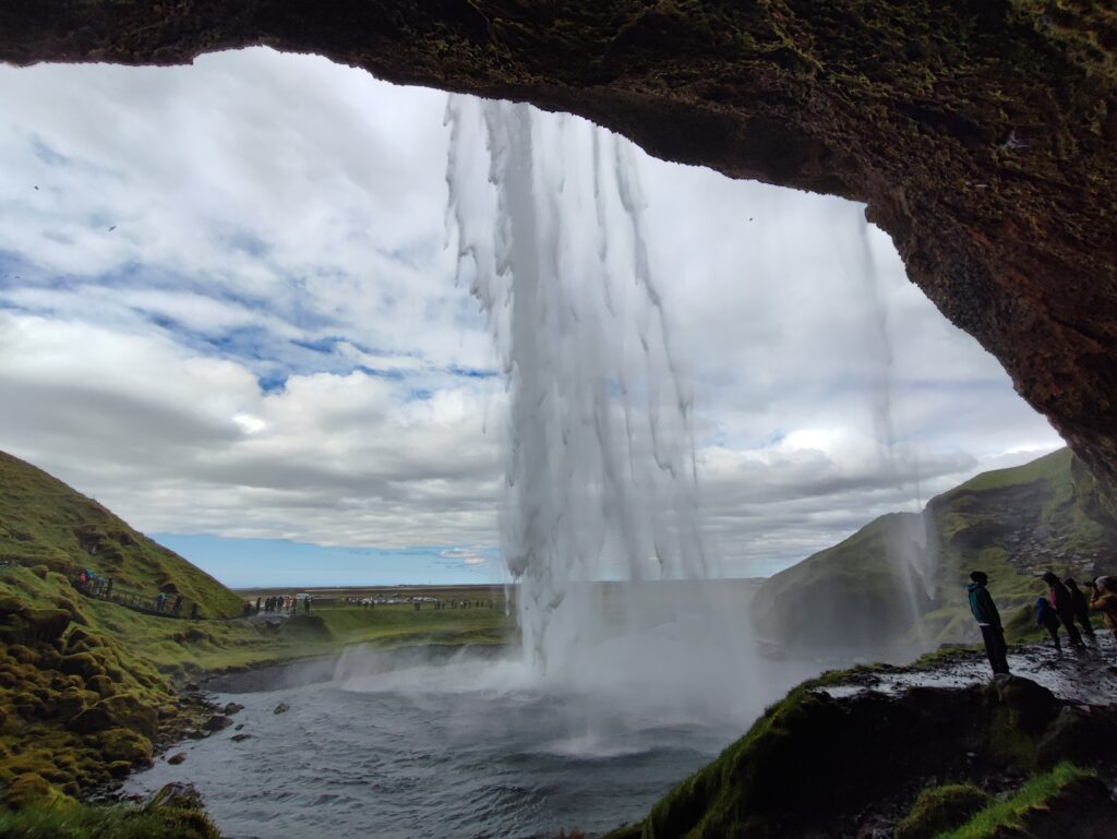 Island Tag 4 – Seljalandsfoss und Gljúfrabúi