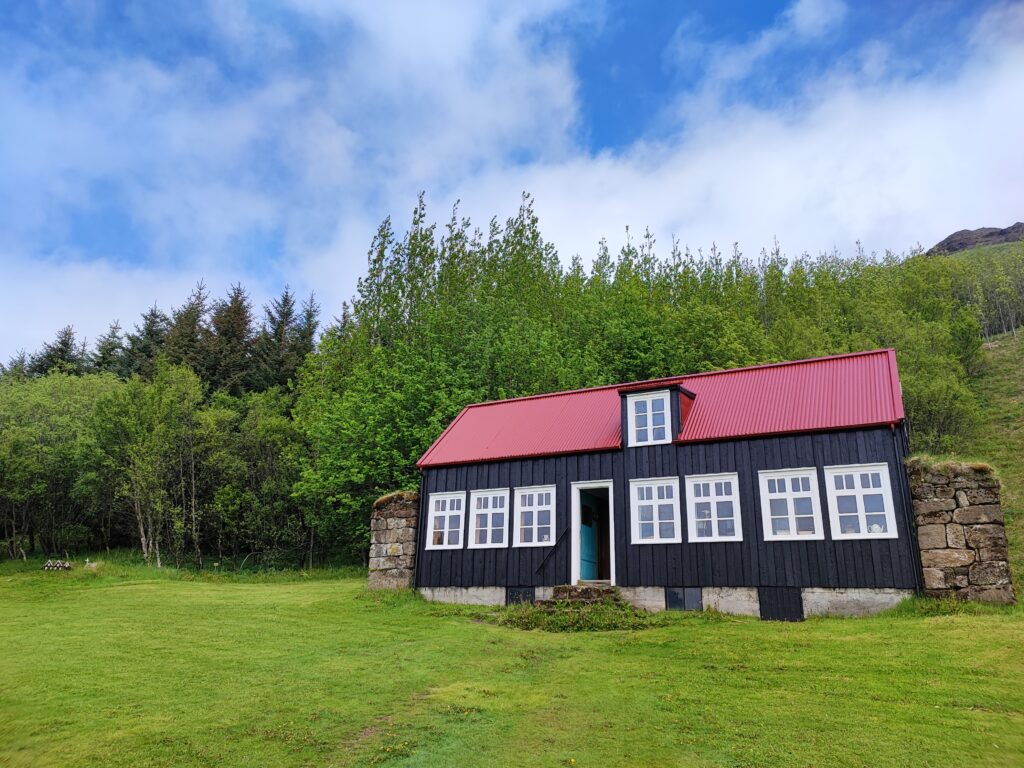 Island Tag 5 – Rútshellir, Drangurinn í Drangshlíð, Skógar Museum