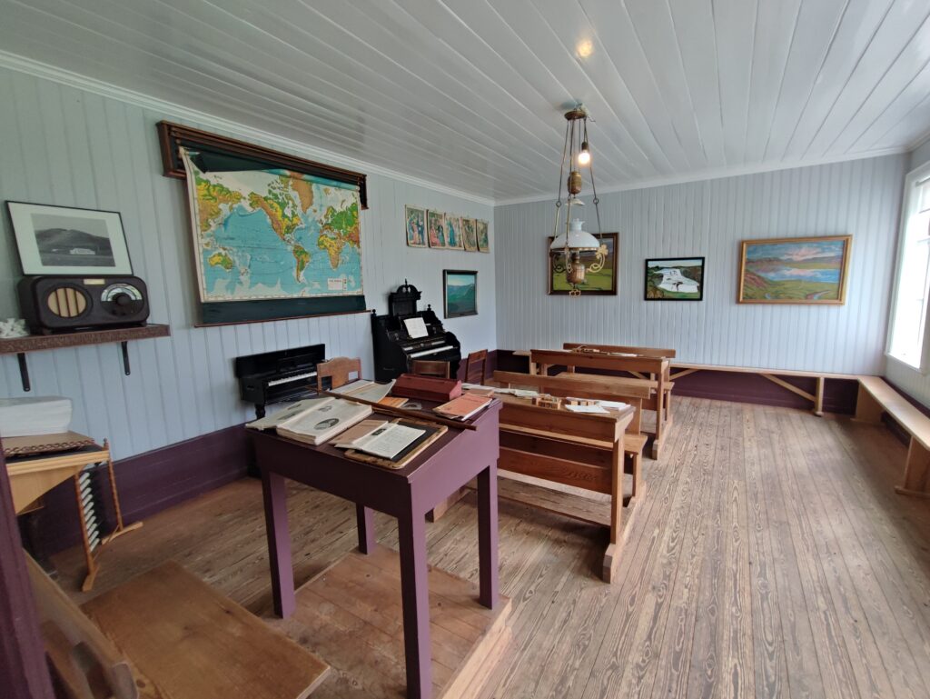 Island Tag 5 – Rútshellir, Drangurinn í Drangshlíð, Skógar Museum