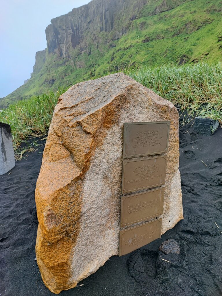 Island Tag 6 – Víkurfjara (Black Sand Beach)