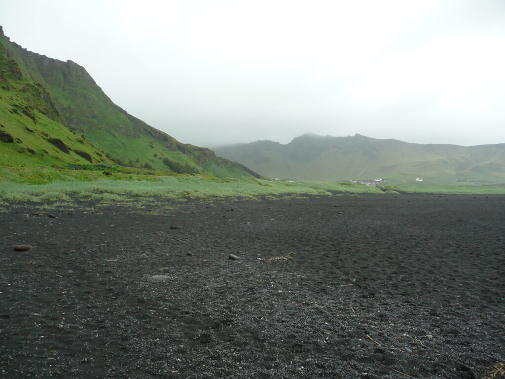 Island Tag 6 – Víkurfjara (Black Sand Beach)