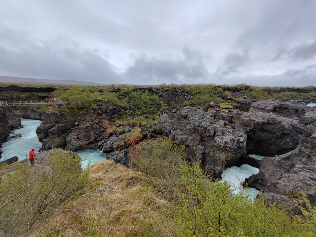 Island Tag 12 – Hraunfossar und Barnafoss