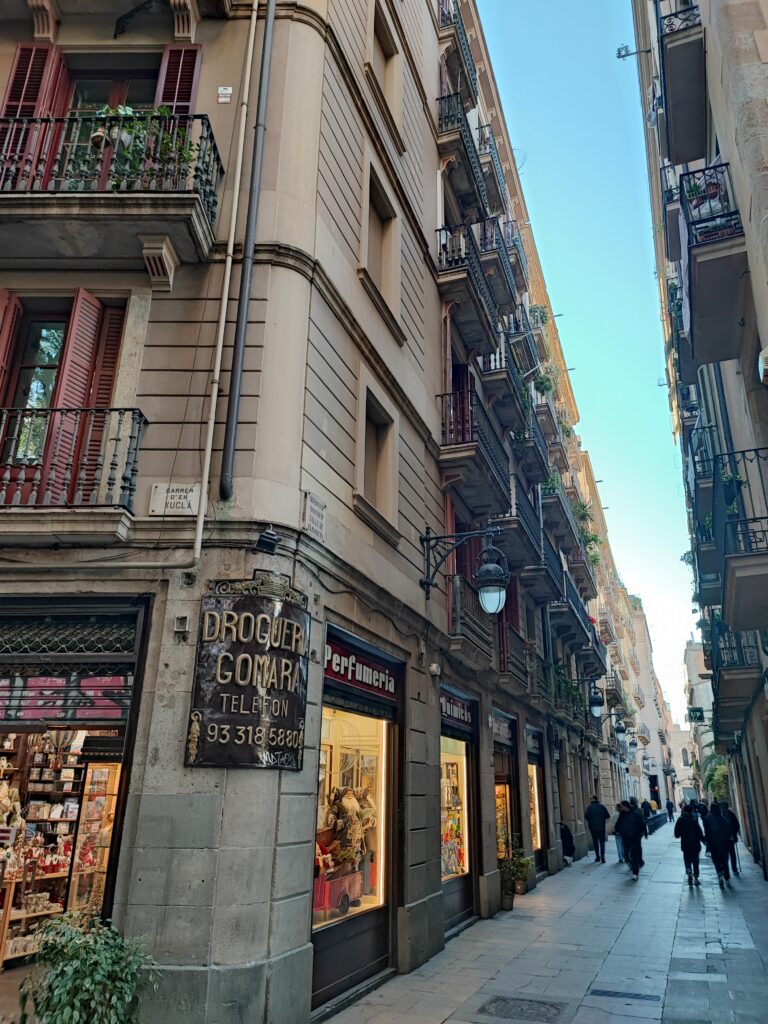 Barcelona Tag 2.1 – Gärten, Musik und Münzen