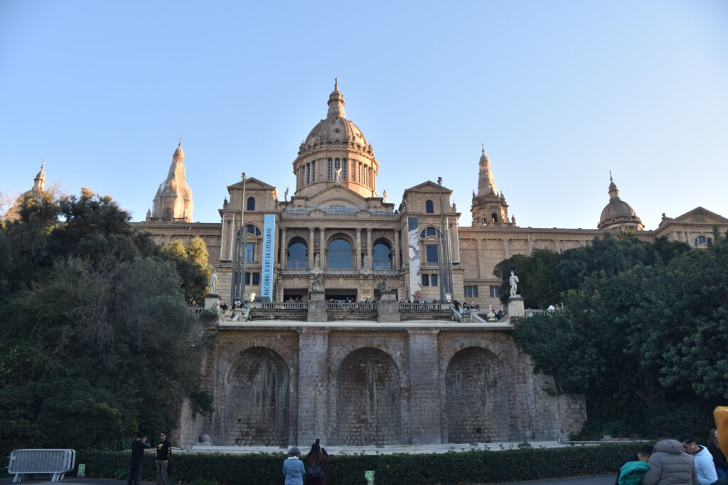 Barcelona Tag 2.3 – Montjuïc, historische Pflanzen, Drohnen und Stierkämpfe?