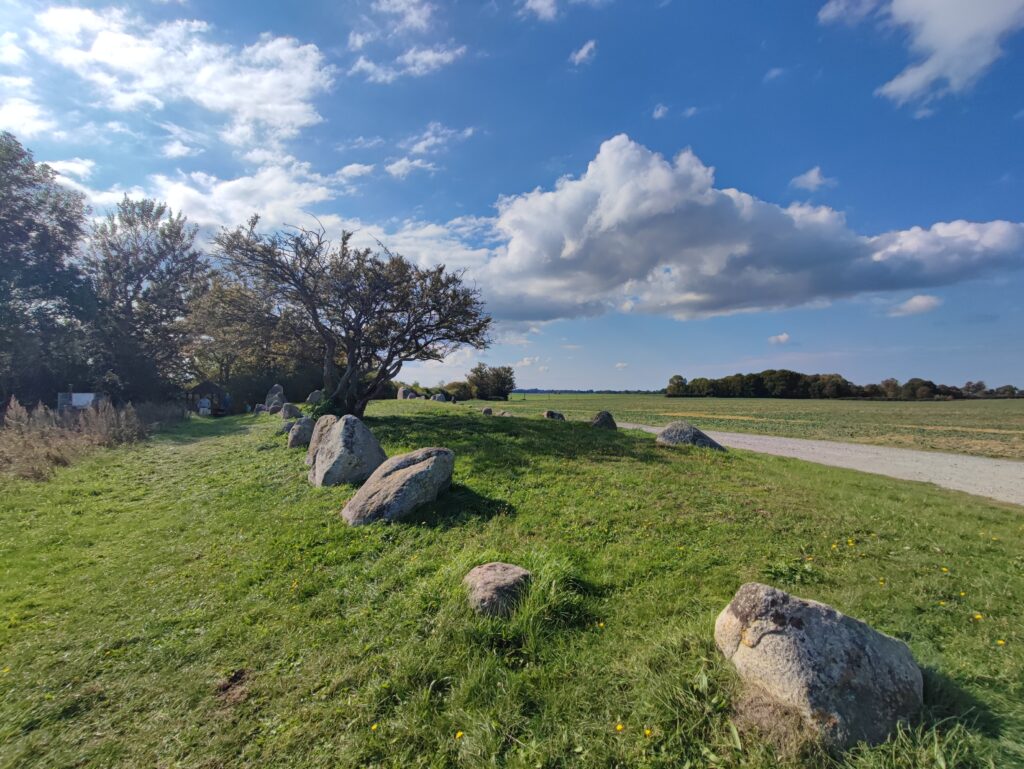Rügen Tag 10 – Nord-Rügen – Großsteingrab Nobbin