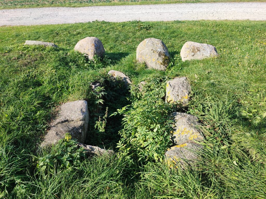 Rügen Tag 10 – Nord-Rügen – Großsteingrab Nobbin