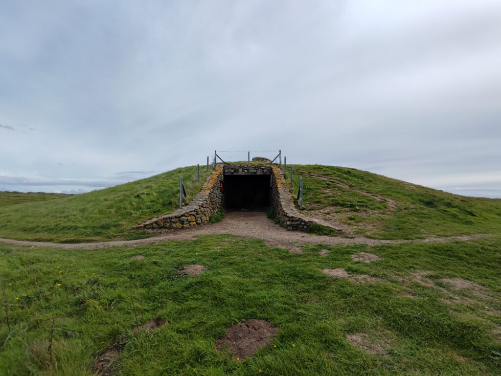Wales Tag 17 – Anglesey – Dolmen und Hügelgräber