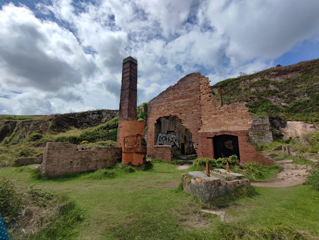 Wales Tag 17 – Anglesey – Porth Wen Brickworks