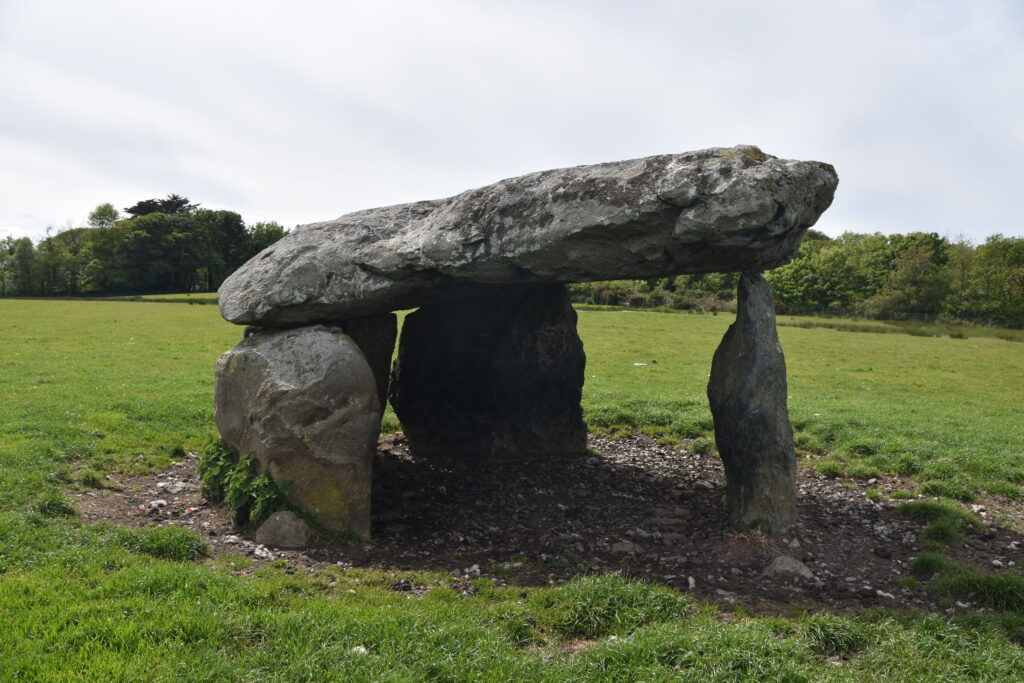 Wales Tag 17 – Anglesey – Dolmen und Hügelgräber