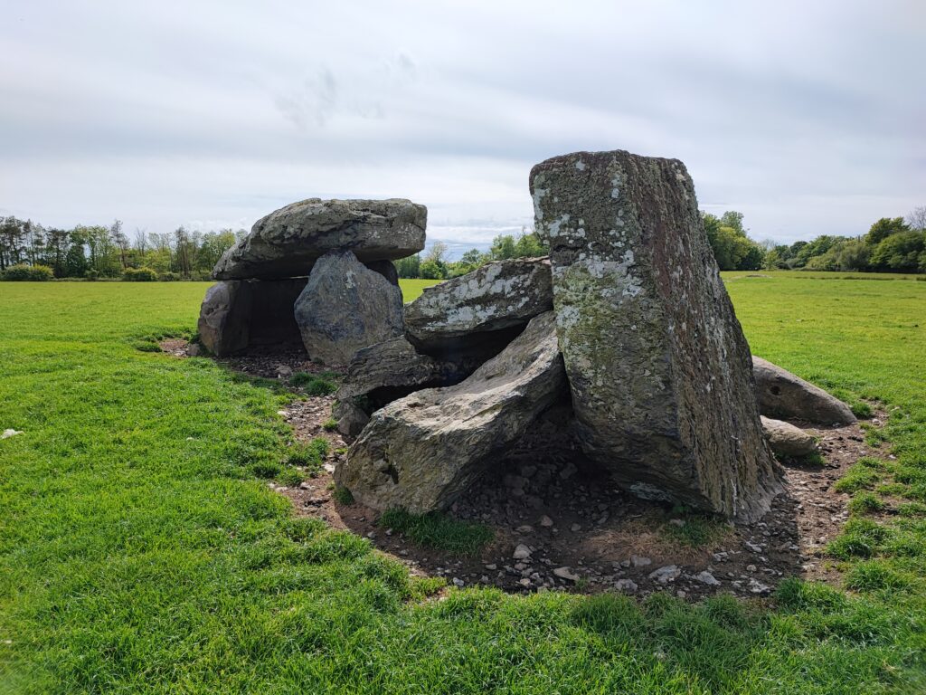 Wales Tag 17 – Anglesey – Dolmen und Hügelgräber
