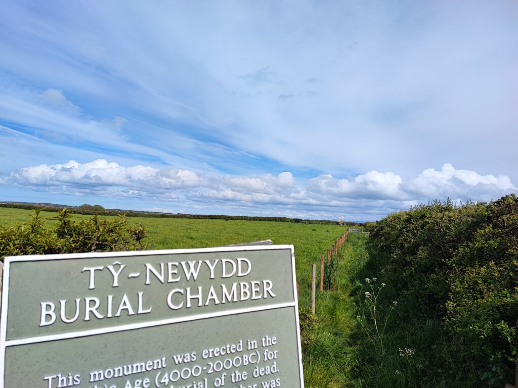 Wales Tag 17 – Anglesey – Dolmen und Hügelgräber